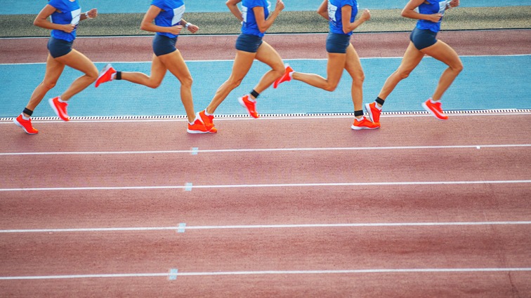 湖人明日10点半背靠背战马刺，公布球衣计划