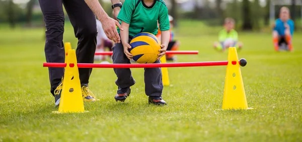 埃孔：关于奖金的事存在一些误解，我们现在像兄弟一样团结